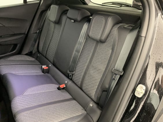 Peugeot 2008 Hybrid 145 e-DCS6 Allure  Noir Perla Nera