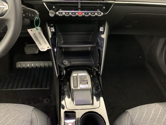 Peugeot 2008 Hybrid 145 e-DCS6 Allure  Noir Perla Nera