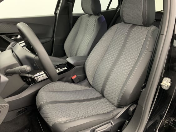 Peugeot 2008 Hybrid 145 e-DCS6 Allure  Noir Perla Nera