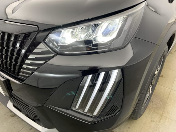 Peugeot 2008 Hybrid 145 e-DCS6 Allure  Noir Perla Nera