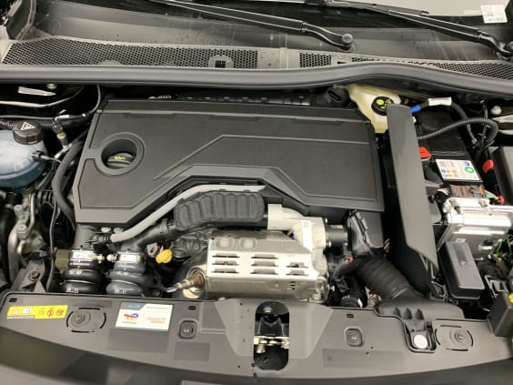 Peugeot 2008 Hybrid 145 e-DCS6 Allure  Noir Perla Nera