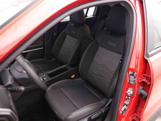 Jeep Avenger 1.2 T 100 Altitude Rouge