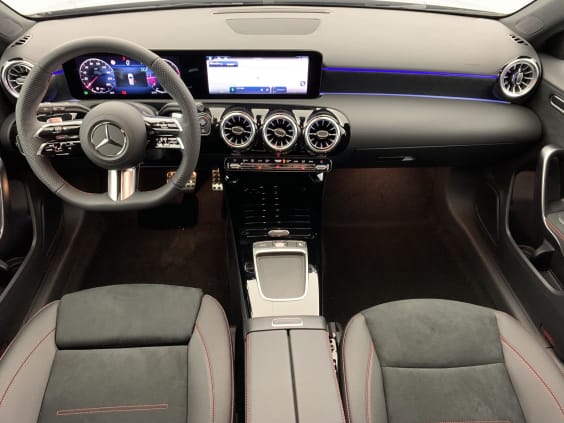 Mercedes-Benz CLASSE A 200 d 8G-DCT AMG Line Noir Cosmos