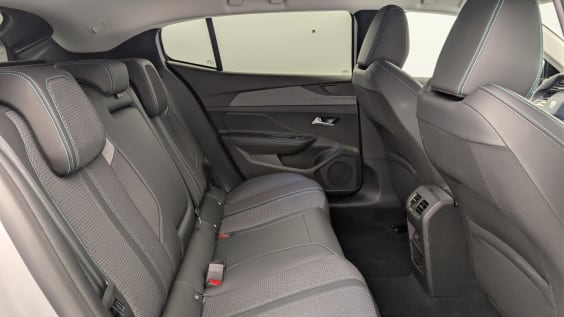 Peugeot 408 Hybrid 136 e-DCS6 Allure Blanc Okenite
