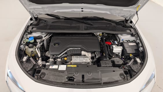 Peugeot 408 Hybrid 136 e-DCS6 Allure Blanc Okenite