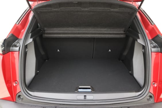 Peugeot 2008 Allure 1.2 Turbo 100 hp Man.6 Red