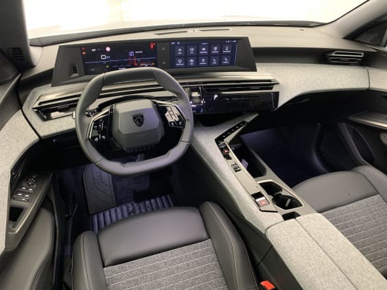 Peugeot 3008 Hybrid 145 e-DCS6 Allure gris artense