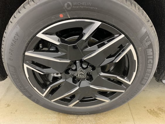 Peugeot 3008 Hybrid 145 e-DCS6 Allure gris artense