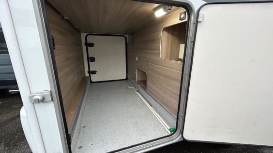 LMC T668 Element Fiat Ducato 2.3 JTD 140 CV - BVA 9 Rapports Blanc