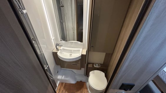 LMC T668 Element Fiat Ducato 2.3 JTD 140 CV - BVA 9 Rapports Blanc