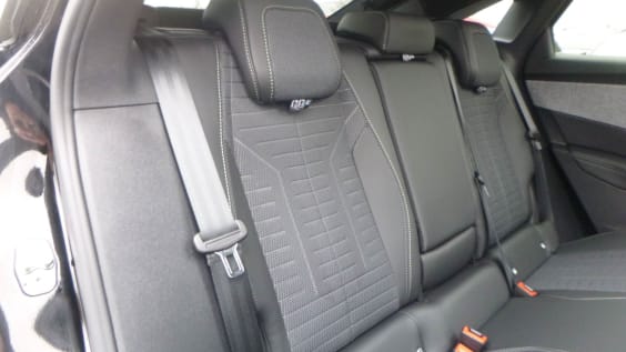Peugeot 3008 Hybrid 145 e-DCS6 GT Noir Perla Nera