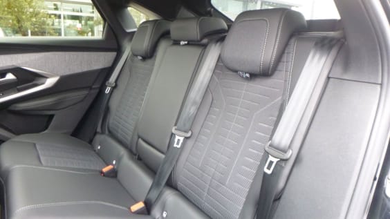 Peugeot 3008 Hybrid 145 e-DCS6 GT Noir Perla Nera