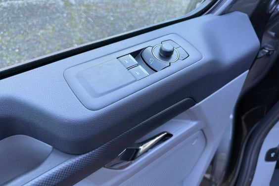 Ford Transit Custom CABINE APPROFONDIE 320 L2H1 2.0 ECOBLUE 170 LIMITED BVA8 6PL Gris Magnetic