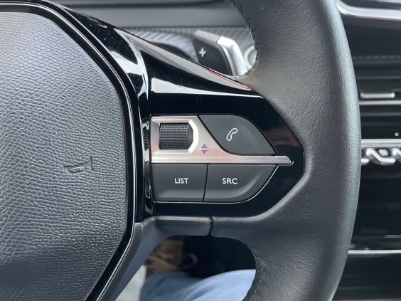Peugeot 2008 Hybrid 136 e-DCS6 Allure - 5P Gris Sellenium Metallisee