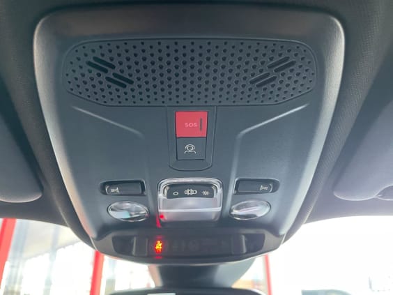 Peugeot 2008 Hybrid 136 e-DCS6 Allure - 5P Gris Sellenium Metallisee