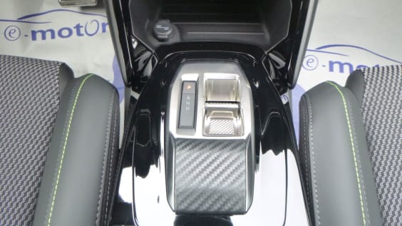 Peugeot 2008 Hybrid 145 e-DCS6 GT Noir Perla Nera