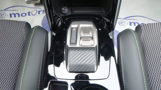 Peugeot 2008 Hybrid 145 e-DCS6 GT Gris Selenium