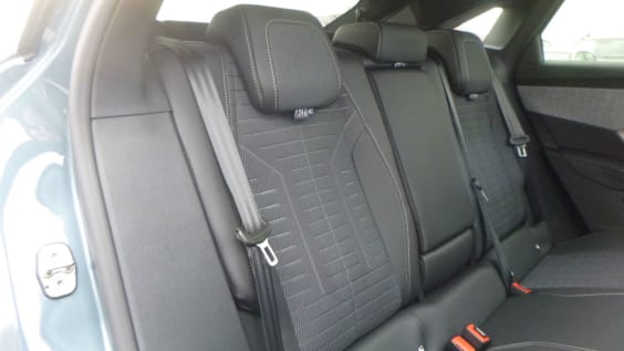 Peugeot 3008 Hybrid 145 e-DCS6 GT Bleu Ingaro
