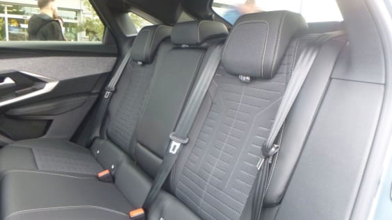 Peugeot 3008 Hybrid 145 e-DCS6 GT Bleu Ingaro
