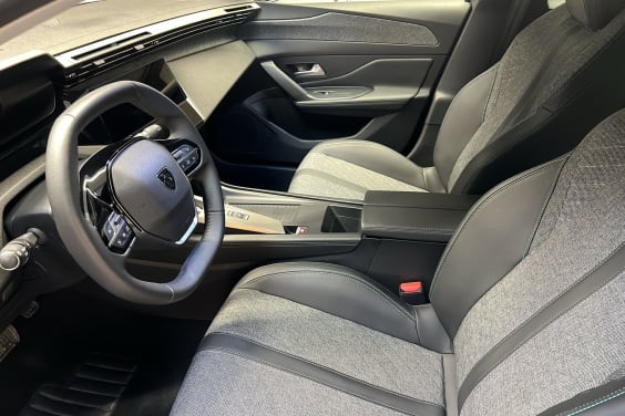 Peugeot 408 Hybrid 136 e-DCS6 Allure Gris Selenium