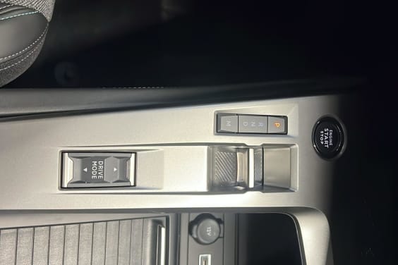 Peugeot 408 Hybrid 136 e-DCS6 Allure Gris Selenium