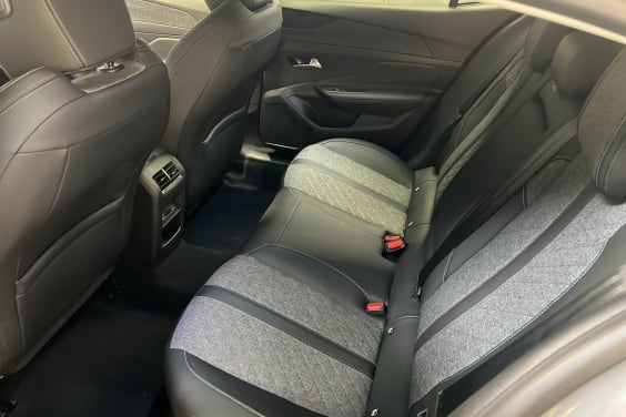 Peugeot 408 Hybrid 136 e-DCS6 Allure Gris Selenium