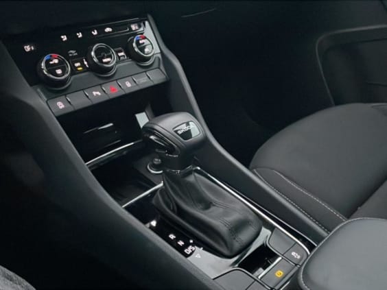 Skoda Karoq 1.5 tsi 150 selection dsg7 Blanc Glacial