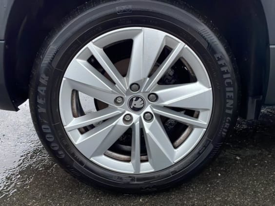 Skoda Karoq 1.5 tsi 150 selection dsg7 Blanc Glacial