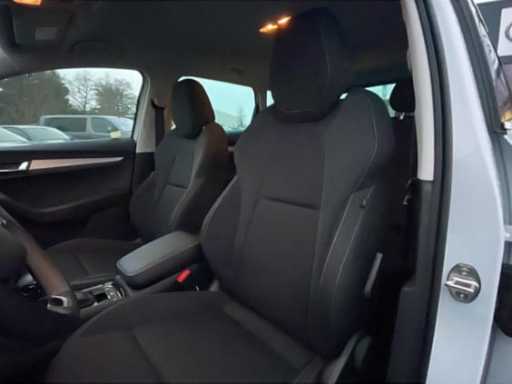 Skoda Karoq 1.5 tsi 150 selection dsg7 Blanc Glacial