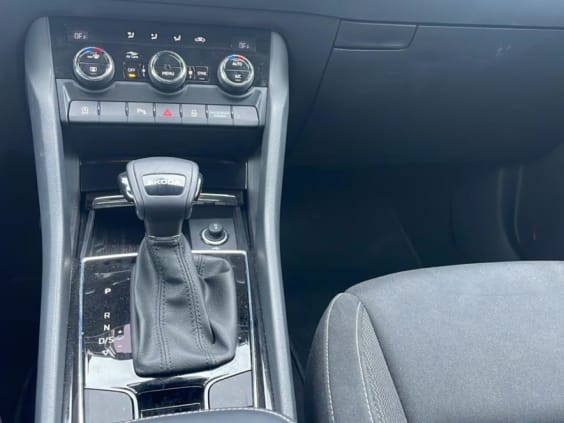 Skoda Karoq 1.5 tsi 150 selection dsg7 Blanc Glacial