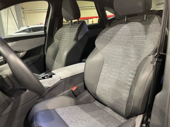 Peugeot 3008 Hybrid 136 e-DCS6 Allure - 5P Noir Perla Nera 