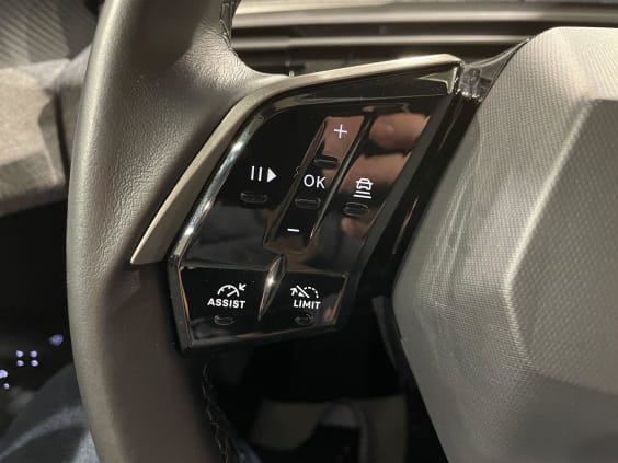 Peugeot 3008 Hybrid 136 e-DCS6 Allure - 5P Noir Perla Nera 