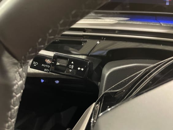 Peugeot 3008 Hybrid 136 e-DCS6 Allure - 5P Noir Perla Nera 