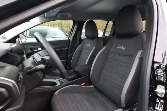Jeep Avenger 1.2 HYBRID 110 DTC LONGITUDE Noir