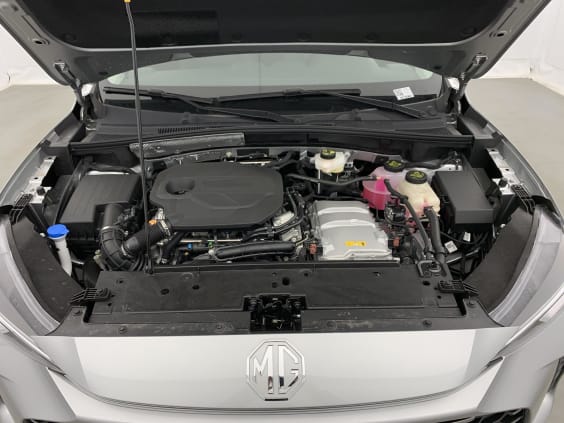 MG ZS 1.5 L Hybrid+ 197 ch Luxury Cosmic Silver 
