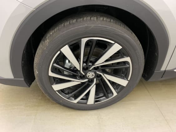 MG ZS 1.5 L Hybrid+ 197 ch Luxury Cosmic Silver 