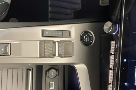 Peugeot 408 Hybrid 136 e-DCS6 Allure gris artense