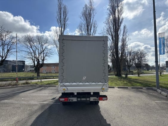 Isuzu M27 SERIE BLEU H 3350 Blanc