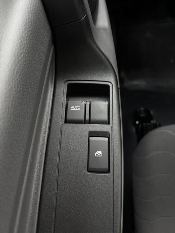 Isuzu M27 SERIE BLEU H 3350 Blanc