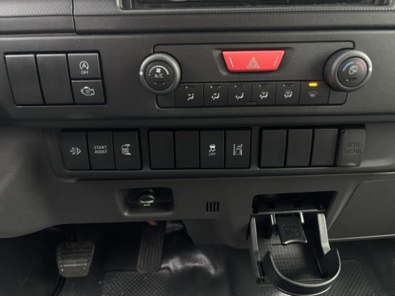 Isuzu M27 SERIE BLEU H 3350 Blanc