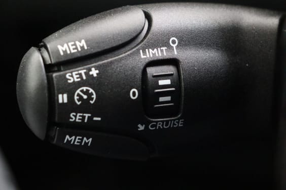 Peugeot 2008 Allure 1.2 Turbo 100 hp Man.6 Grey