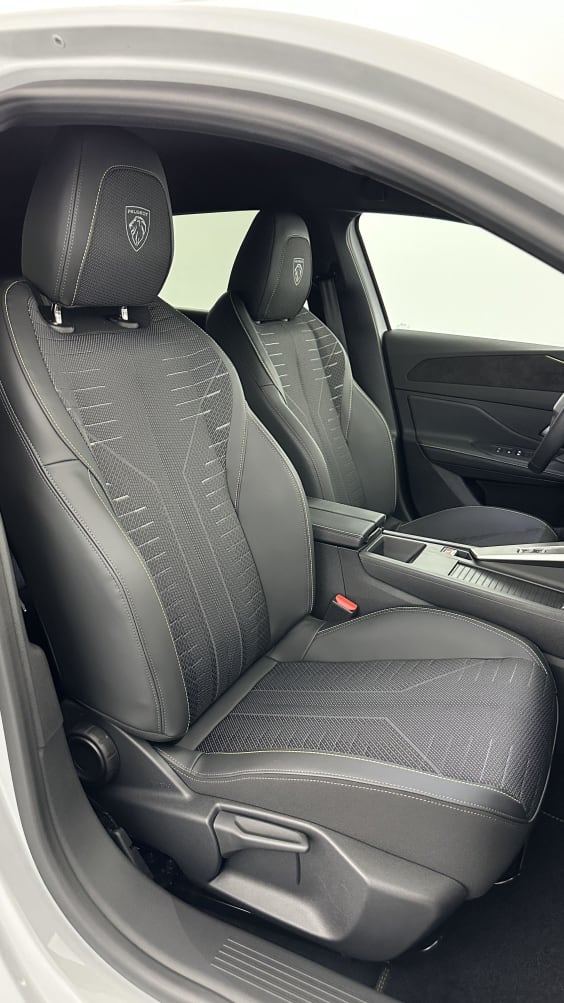 Peugeot 308 308 III(2) 1.2 Hybrid 145ch GT e-DCS6 Blanc Okenite
