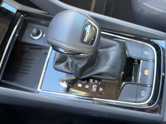Skoda Karoq 1.5 tsi 150 selection dsg7 Gris
