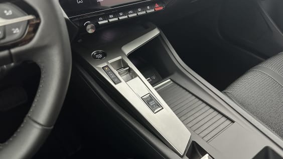 Peugeot 308 308 1.2 Hybrid 136ch Allure e-DCS6 Blanc Okenite