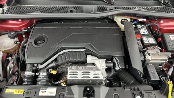 Peugeot 2008 2008 II 1.2 Hybrid 145ch Allure e-DCS6 Rouge Elixir