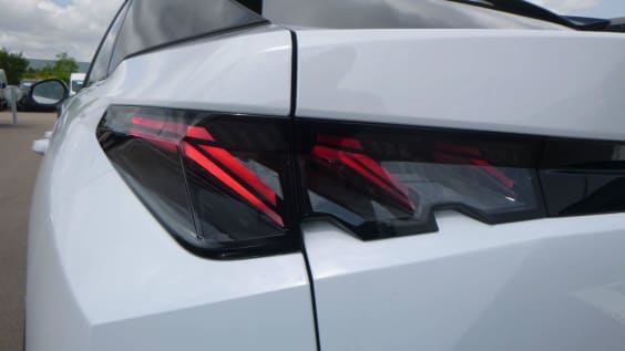 Peugeot 3008 Hybrid 145 e-DCS6 GT Blanc Okénite