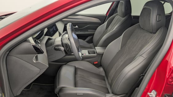 Peugeot 408 Hybrid 145 e-DCS6 GT Rouge Elixir