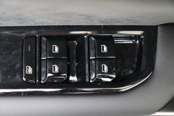MG MG4 Luxury X Power EV 64 kWh 6AT AWD Black
