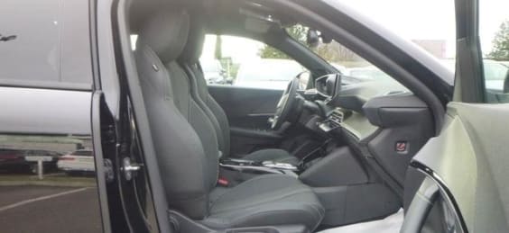 Peugeot 2008 Hybrid 145 e-DCS6 GT Noir Perla Nera