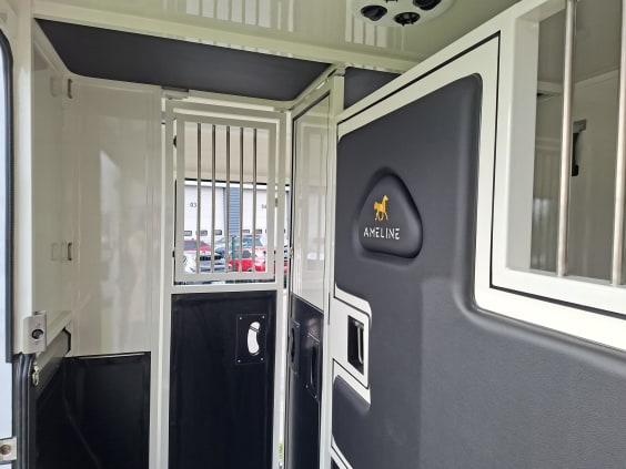 Ameline HARAS 5 PLACES RENAULT MASTER -  DCI 170 CV - 2.0 L - L4 -  BVA Blanc